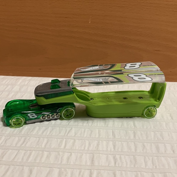 Super Rigs Haulers by Hot Wheels and Mattel - Picture 5 of 16